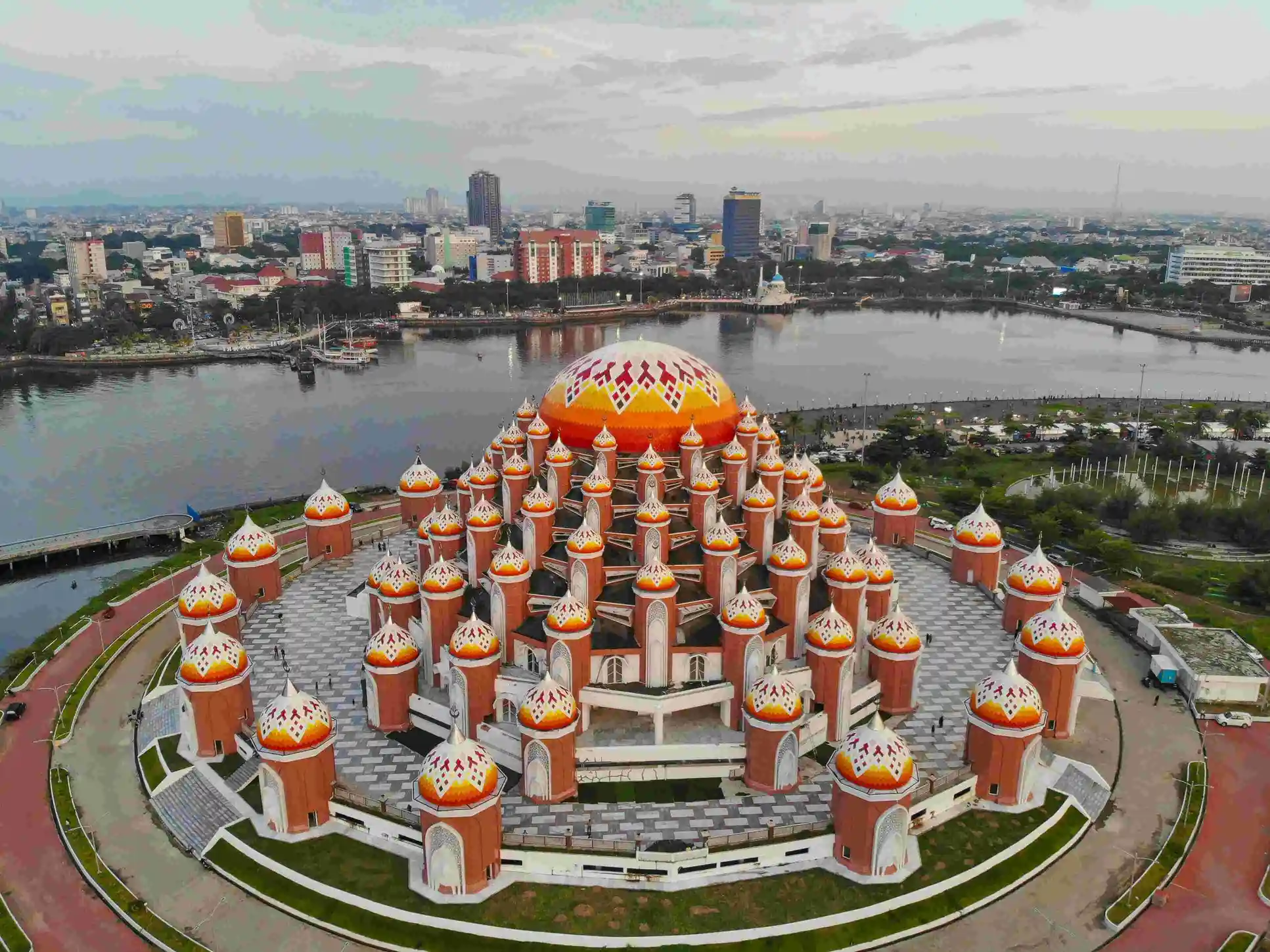 Masjid 99 Kubah Makassar - Ikon Kota Makassar