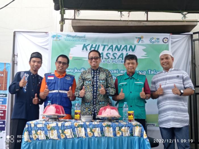 Muslimah Wahdah Tamamaung Kolaborasi dengan YBM PLN UP2B Sistem Makassar Gelar Khitanan Massal