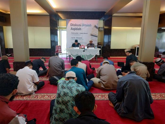 Menangkal Fikrah Sesat, Diskusi Ilmiah Aqidah Wahdah Makassar Hadirkan Dai Muda