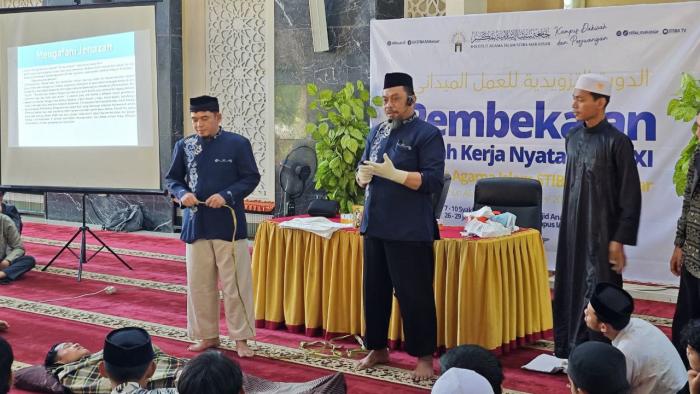 Wahdah Makassar Bekali Mahasiswa Akhir IAI STIBA Makassar Ilmu Penyelenggaraan Jenazah Jelang KKN