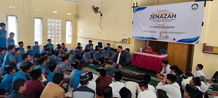 Wahdah Islamiyah Makassar Gelar Pelatihan Penyelenggaraan Jenazah untuk Santri Tahfidz Al-Itqon Gowa