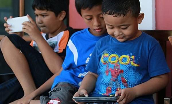 JANGAN BIARKAN DUNIA DIGITAL MENDIDIK ANAK KITA