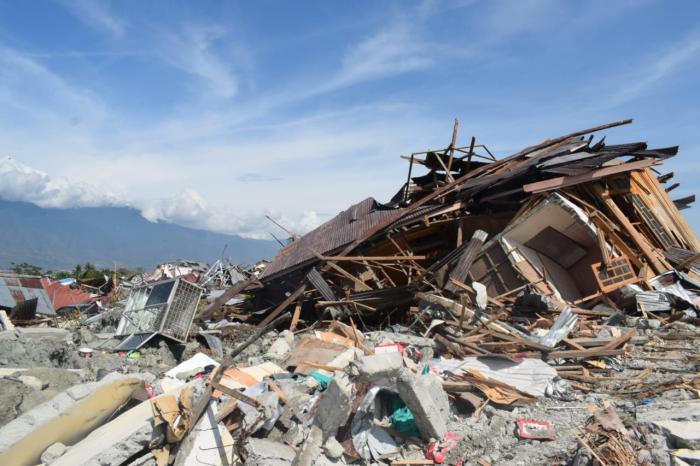 Apa yang seharusnya dilakukan seorang Muslim ketika menghadapi musibah gempa, tsunami tanah longsor dan sebagainya?