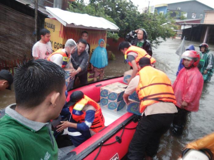 Tanggap Musibah, Wahdah Makassar Salurkan Bantuan ke Korban Terdampak Banjir Makassar