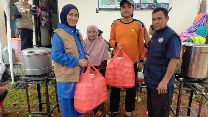 Makassar Banjir, Wahdah Makassar Salurkan Bantuan ke Warga Terdampak