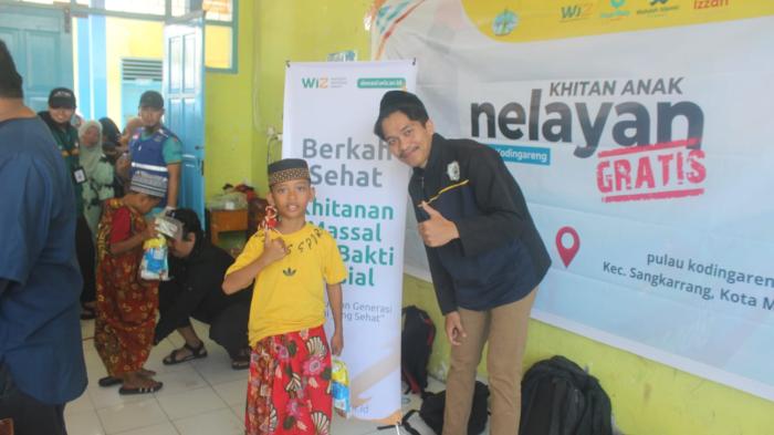 Wahdah Makassar Gelar Khitanan Gratis untuk Anak Nelayan di Pulau Kodingareng